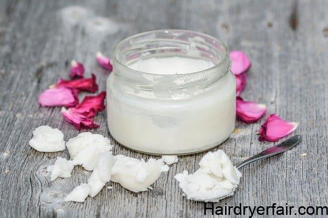 8 Benefits of Putting Coconut Oil in Your Hair 2